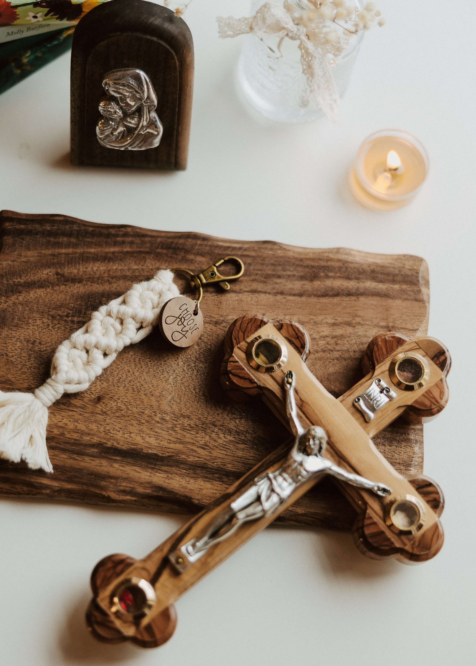 Choose Joy - Catholic Macrame Keychain