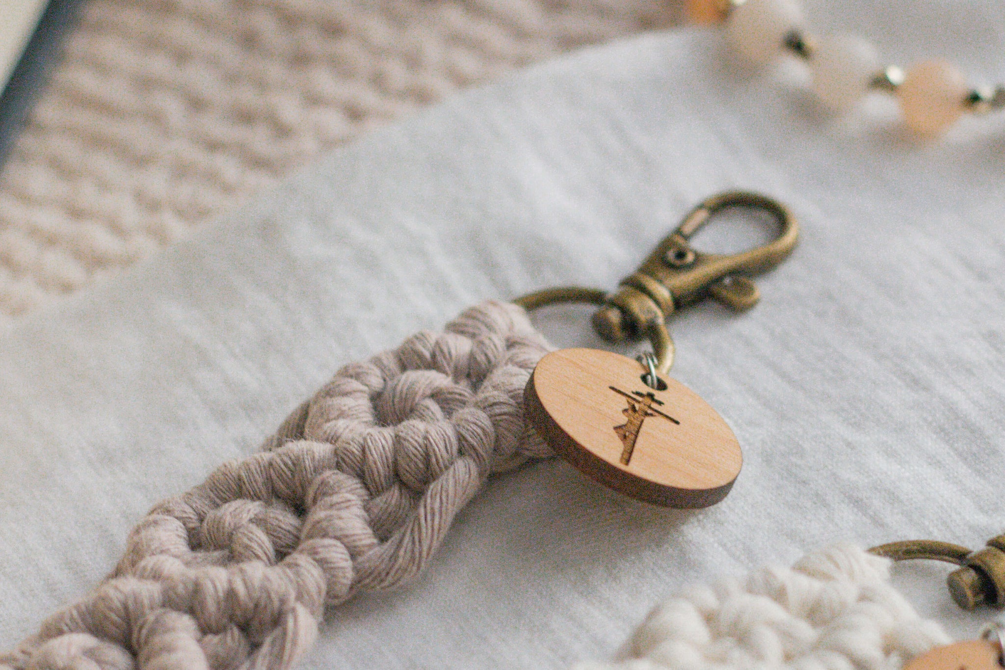 Crucifixion- Catholic Wood Keychain – Saint Clare and Francis