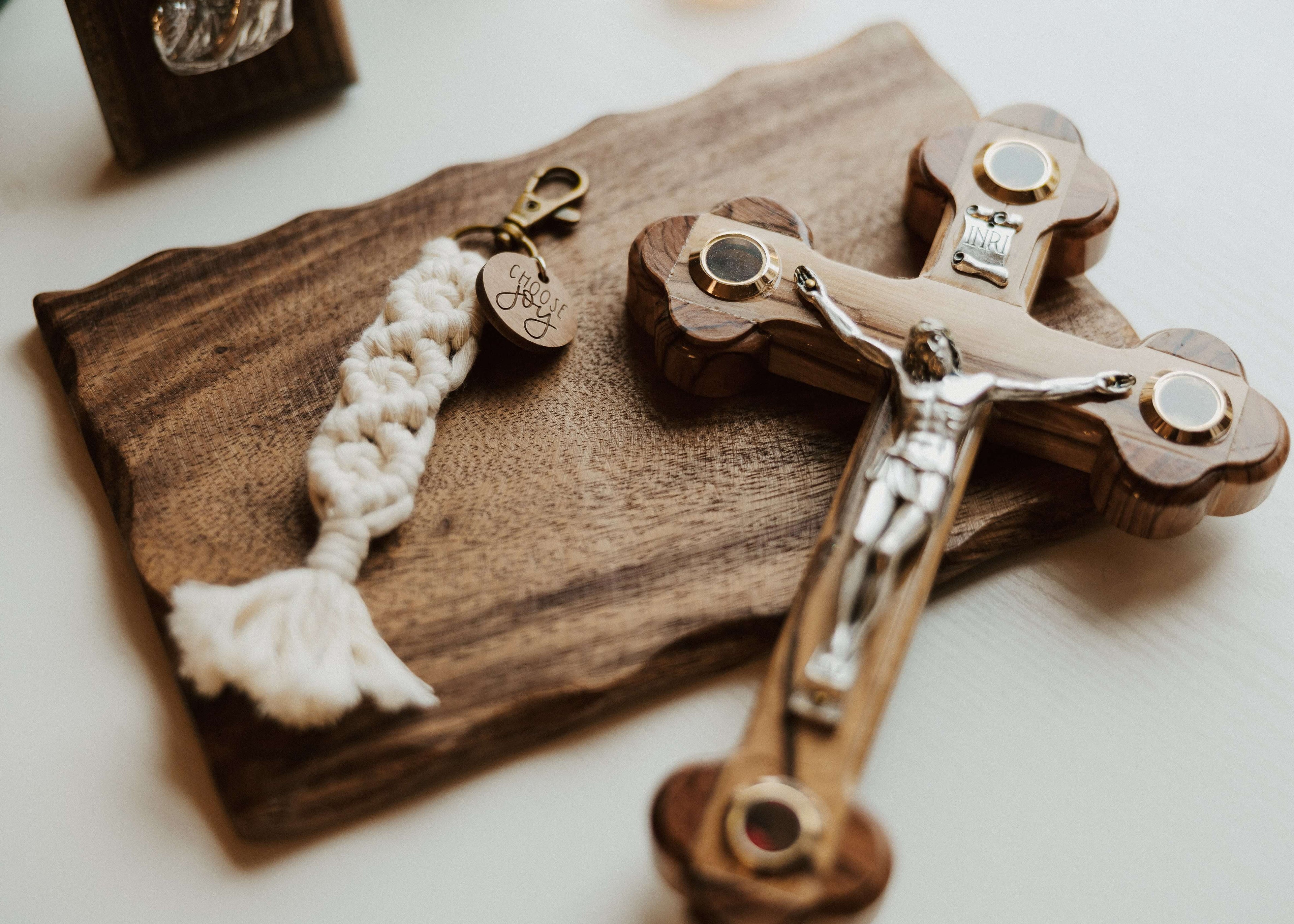 Choose Joy - Catholic Macrame Keychain